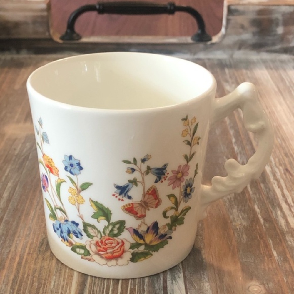 Aynsley Mug Pen Cottage Garden.  May have a small imperfection on lower bottom